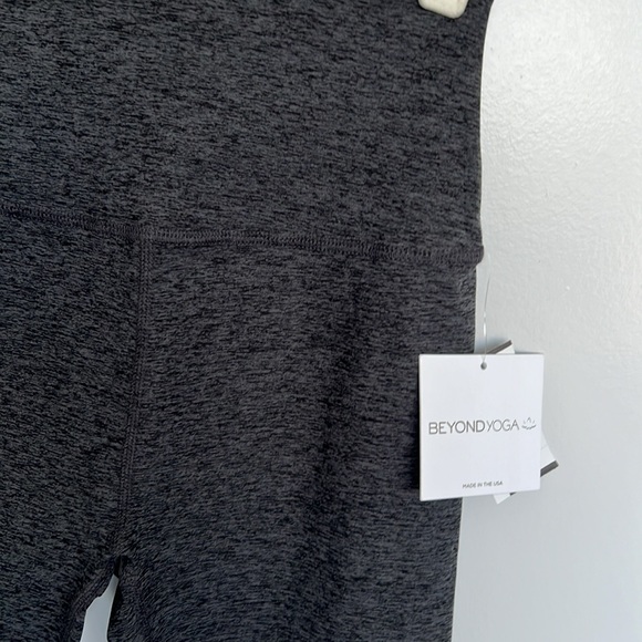 Beyond Yoga spacedye walk and talk high waisted capri legging - Charcoal (L) - Picture 2 of 2